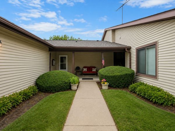 5202 Winslow Circle, Unit D, McHenry, IL 60050