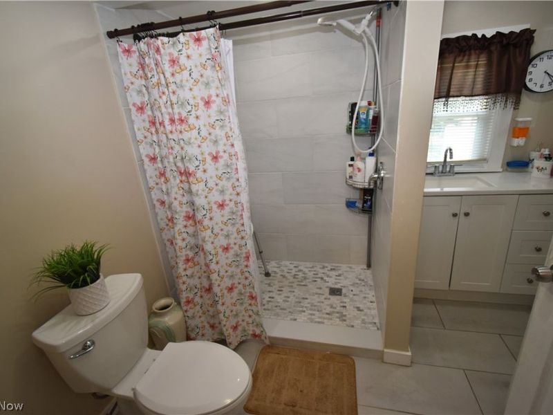 4126 Poe Avenue, Cleveland, OH 44109 Photo 14