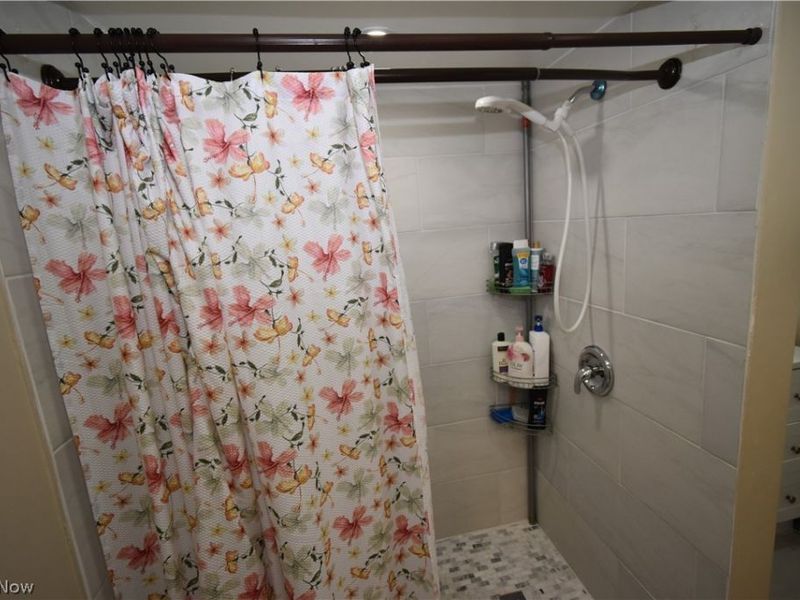 4126 Poe Avenue, Cleveland, OH 44109 Photo 16