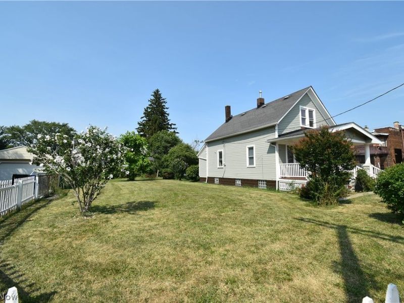 4126 Poe Avenue, Cleveland, OH 44109 Photo 2