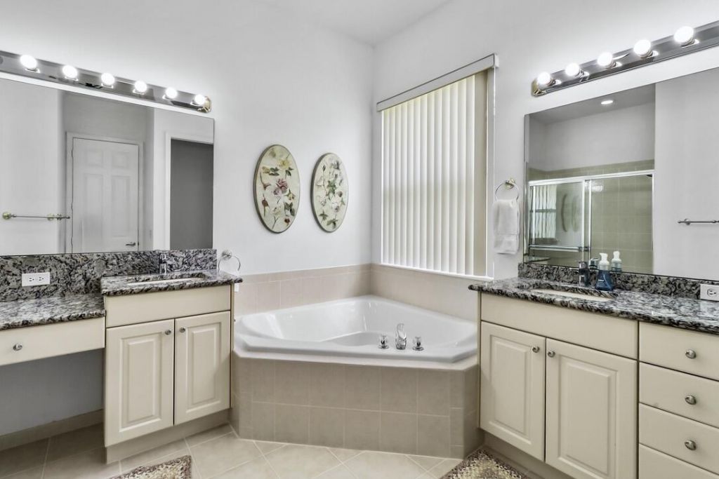 9110 Bay Harbour Circle, West Palm Beach, FL 33411 Photo