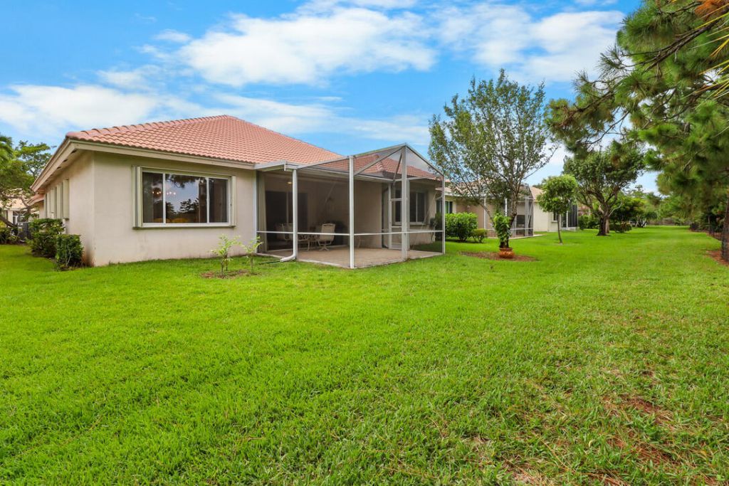 9110 Bay Harbour Circle, West Palm Beach, FL 33411 Photo