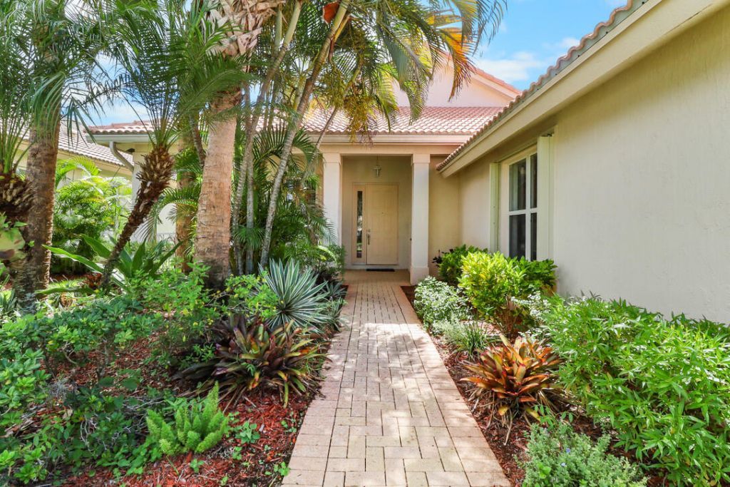 9110 Bay Harbour Circle, West Palm Beach, FL 33411 Photo