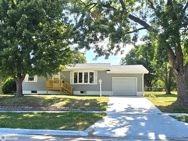 907 N Walnut Street, Creston, IA 50801