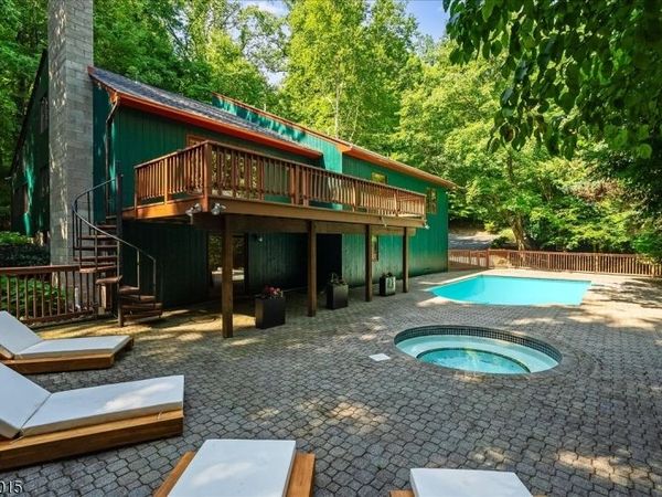 5 Apgar Way, Tewksbury, NJ 08833