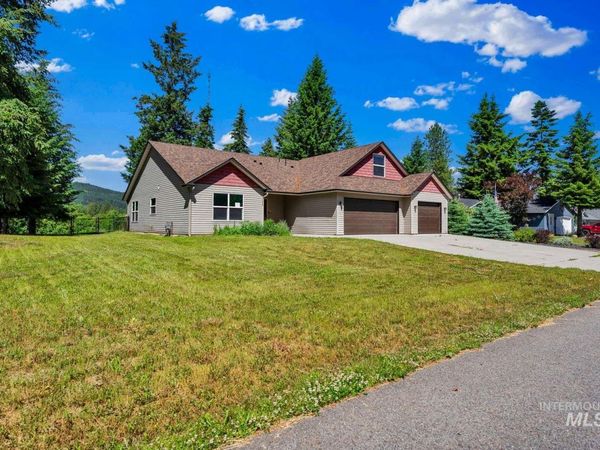 31229 10th Ave, Spirit Lake, ID 83869