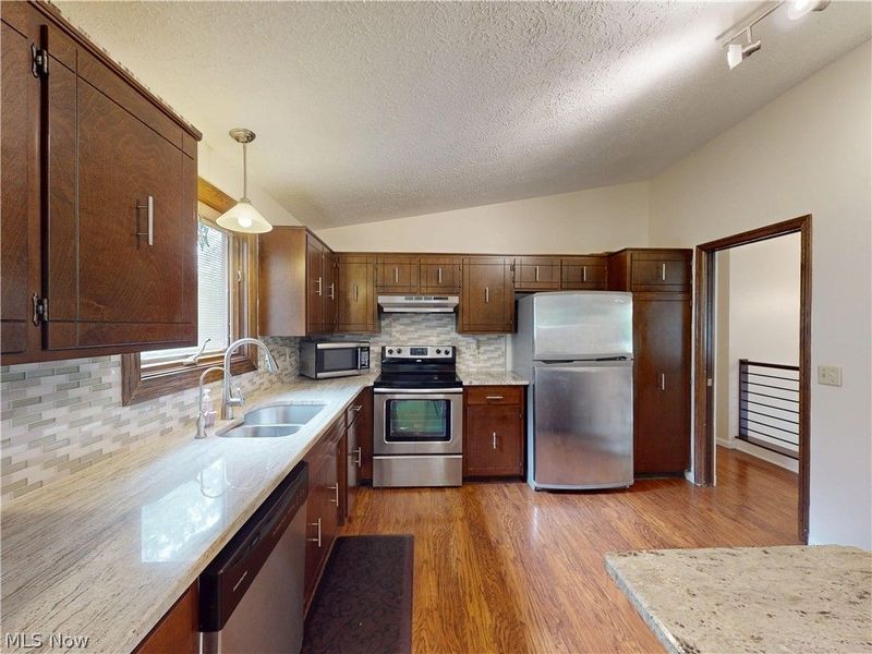 5484 Vermouth Street NW, North Canton, OH 44720 Photo 10