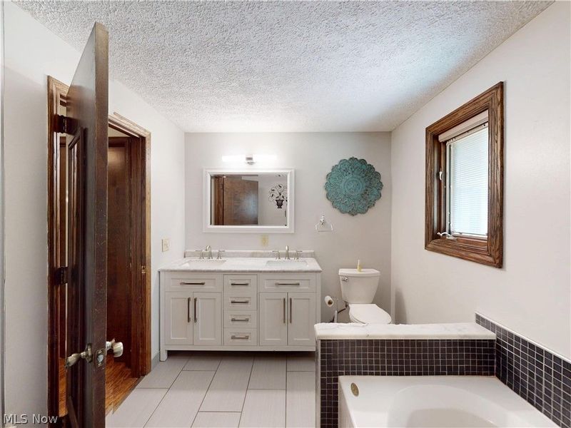 5484 Vermouth Street NW, North Canton, OH 44720 Photo 18