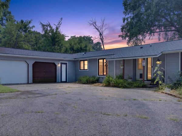 N6637 Meadowview Drive, Pardeeville, WI 53954