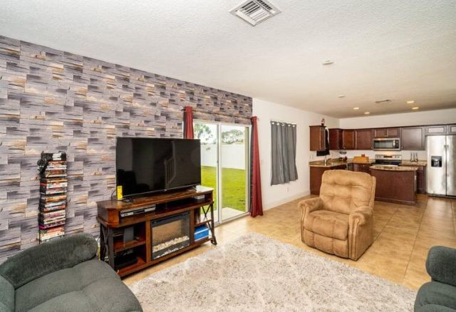 416 Seafoam Circle, Fort Pierce, FL 34945 Photo