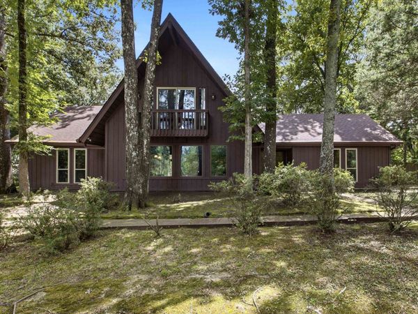 2560 VAUXHALL PL, Memphis, TN 38016