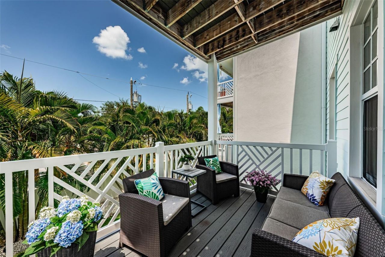 7010 Grevilla Avenue S, South Pasadena, FL 33707 Photo