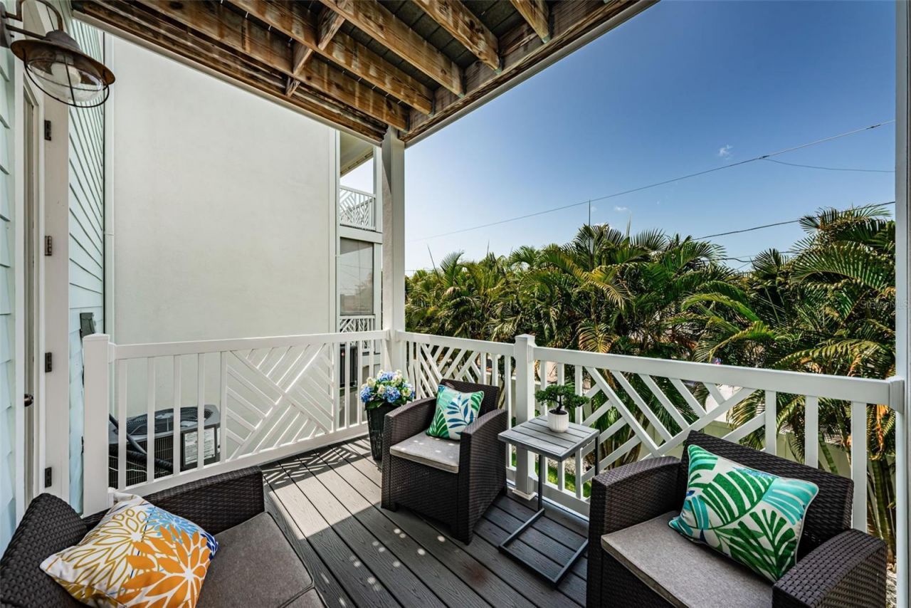 7010 Grevilla Avenue S, South Pasadena, FL 33707 Photo