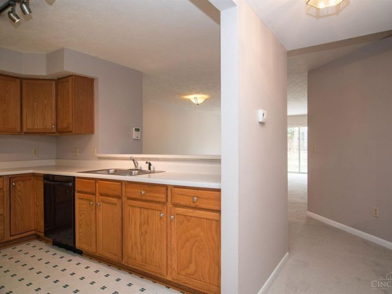 870 Southmeadow Circle, Springfield Twp., OH 45231 Photo 10