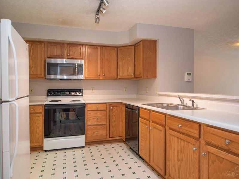 870 Southmeadow Circle, Springfield Twp., OH 45231 Photo 11