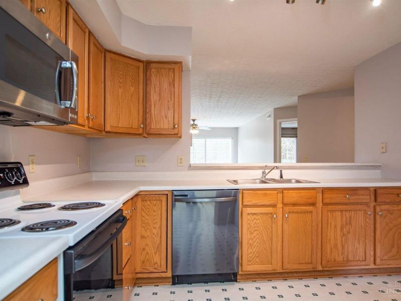 870 Southmeadow Circle, Springfield Twp., OH 45231 Photo 12