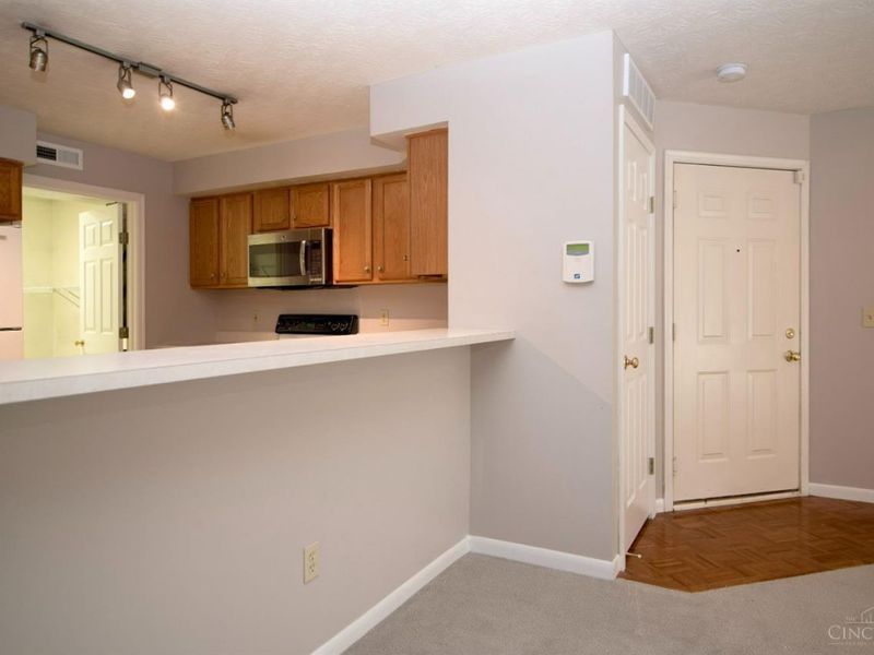 870 Southmeadow Circle, Springfield Twp., OH 45231 Photo 4