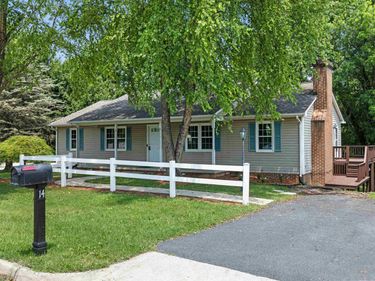 14 LOCH DR, STAUNTON, VA 24401