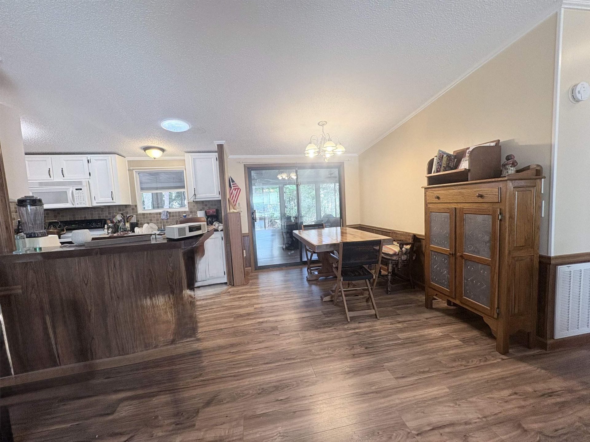 3095 Palmetto Dr. Photo 4