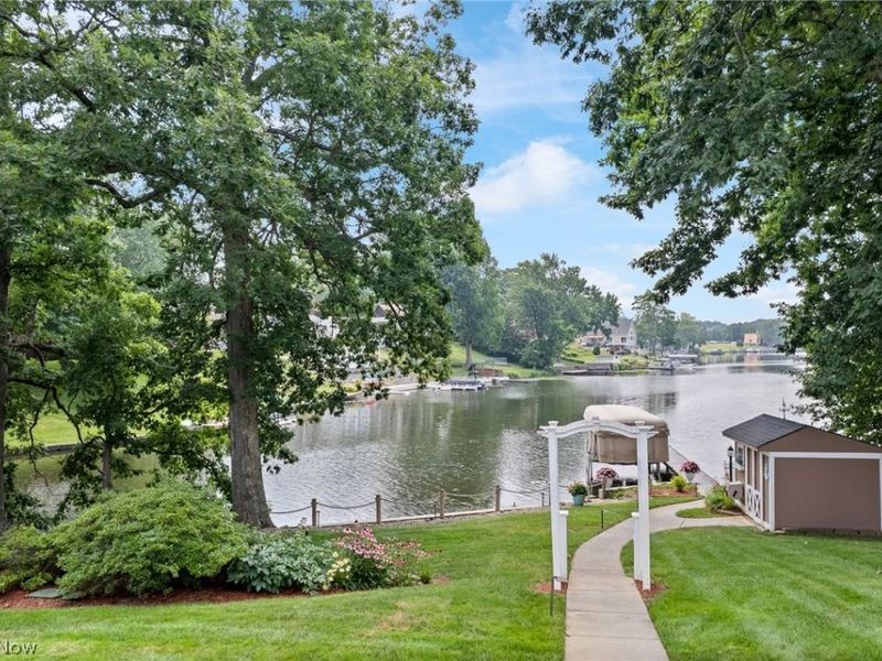 114 Lake Front Drive, Green, OH 44319 Photo 12