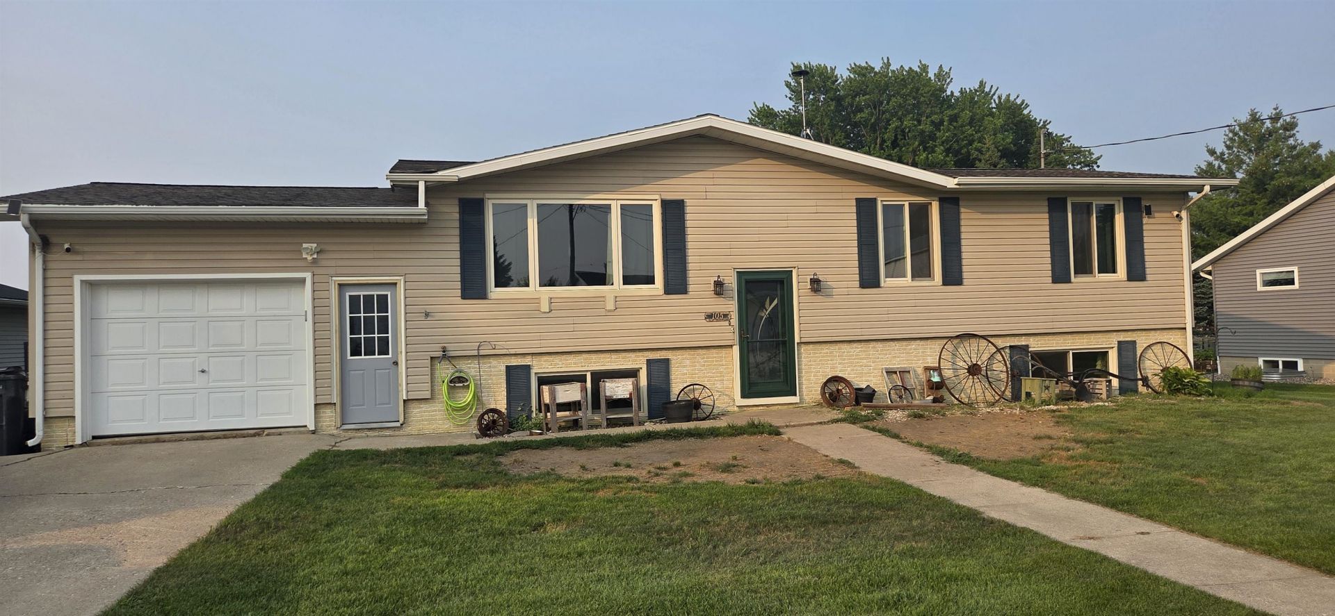 105 W Greene Street, Castalia, IA 52133 Main Photo