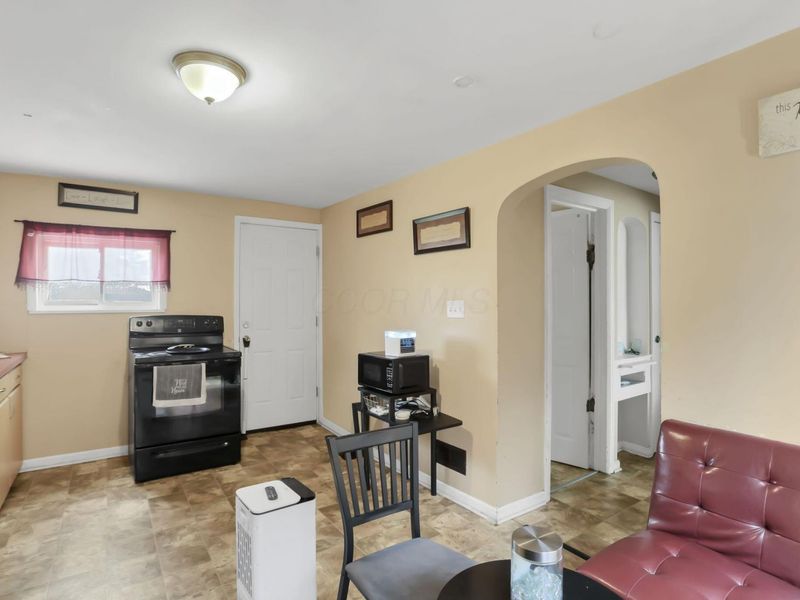 2261 Medina Avenue, Columbus, OH 43211 Photo 8
