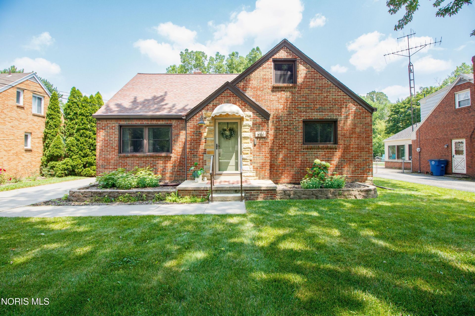 951 Mulberry Street, Perrysburg, OH 43551 Main Photo