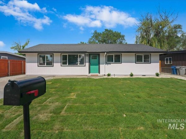 670 S 13th E, Mountain Home, ID 83647