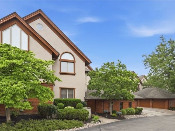 182 Castlebrooke Lane , Williamsville, NY 14221