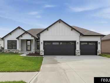 10206 Sherman Street, Papillion, NE 68046