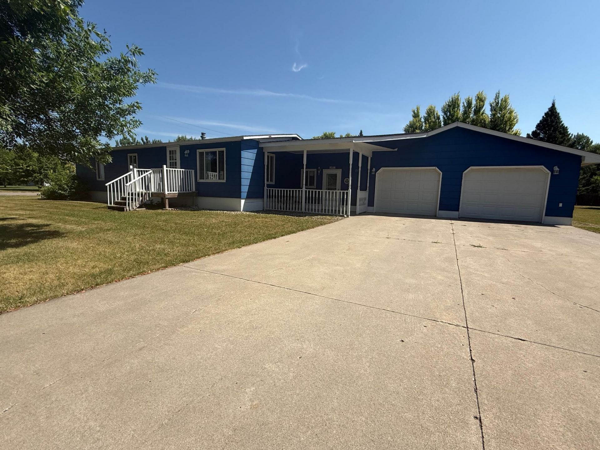 710 3rd Street W primary photo