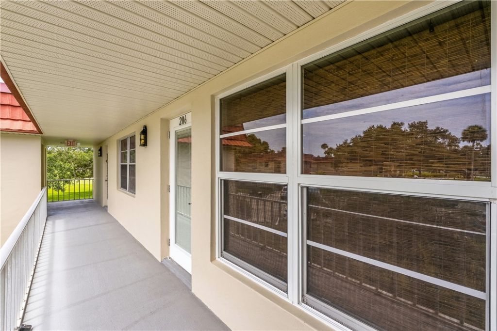 6 Vista Palm Lane, Unit 206, Vero Beach, FL 32962 Photo