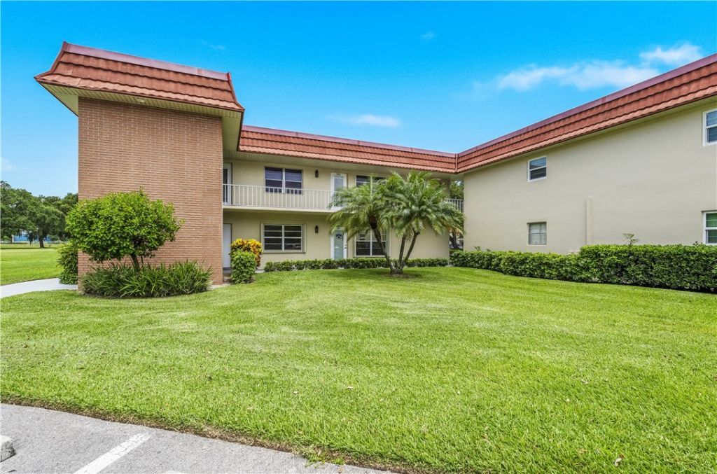 6 Vista Palm Lane, Unit 206, Vero Beach, FL 32962 Photo