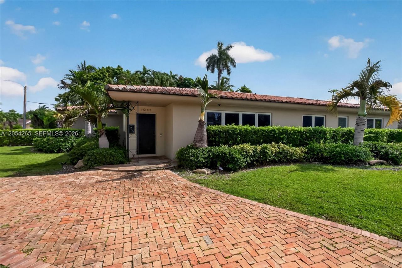 1065 NE 87th St, Miami, FL 33138 Photo