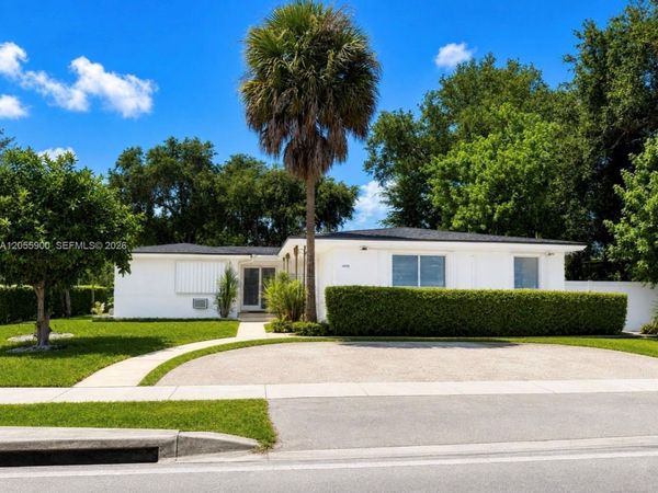 1570 NE 130th St , North Miami, FL 33161
