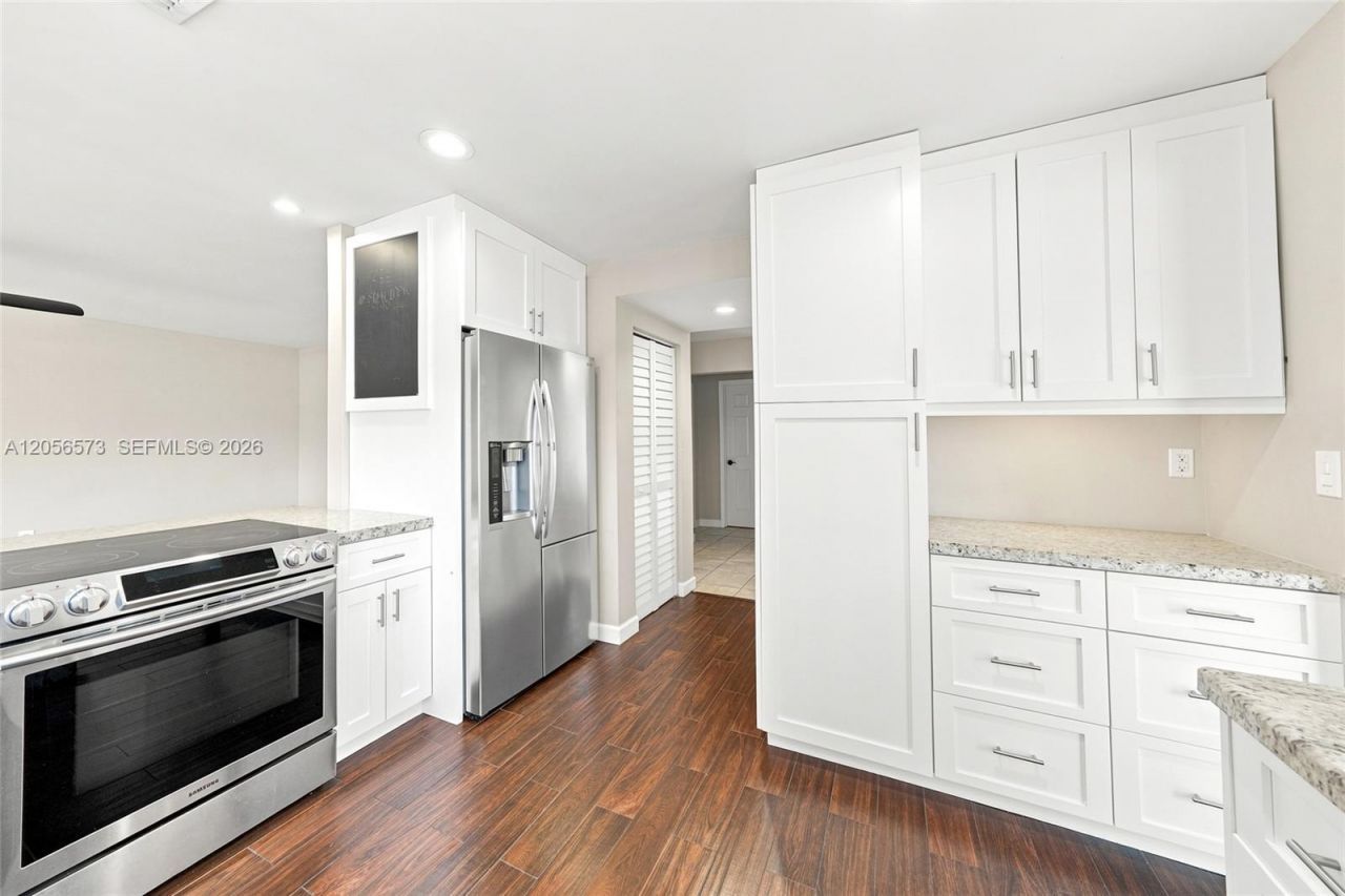 8406 NW 201st St, Hialeah, FL 33015 Photo