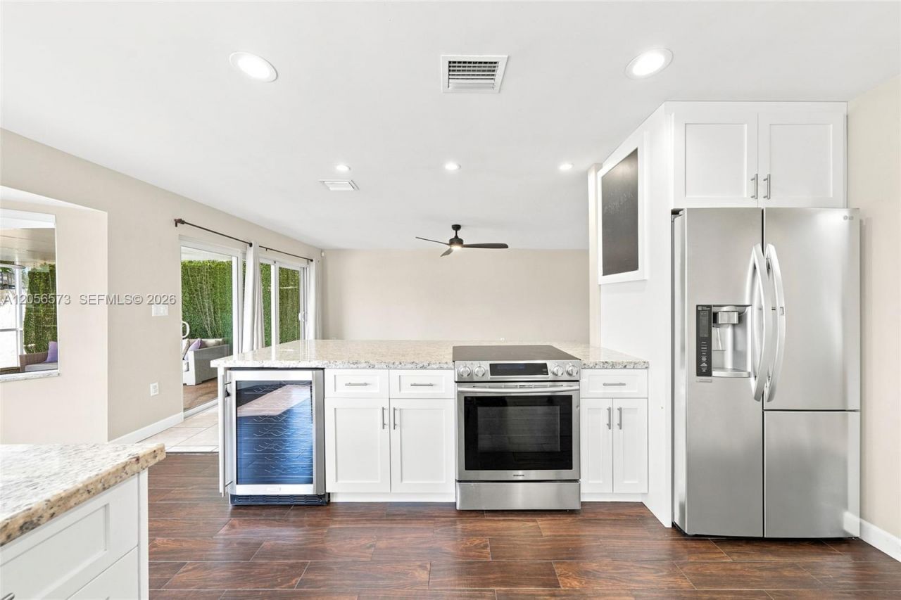 8406 NW 201st St, Hialeah, FL 33015 Photo