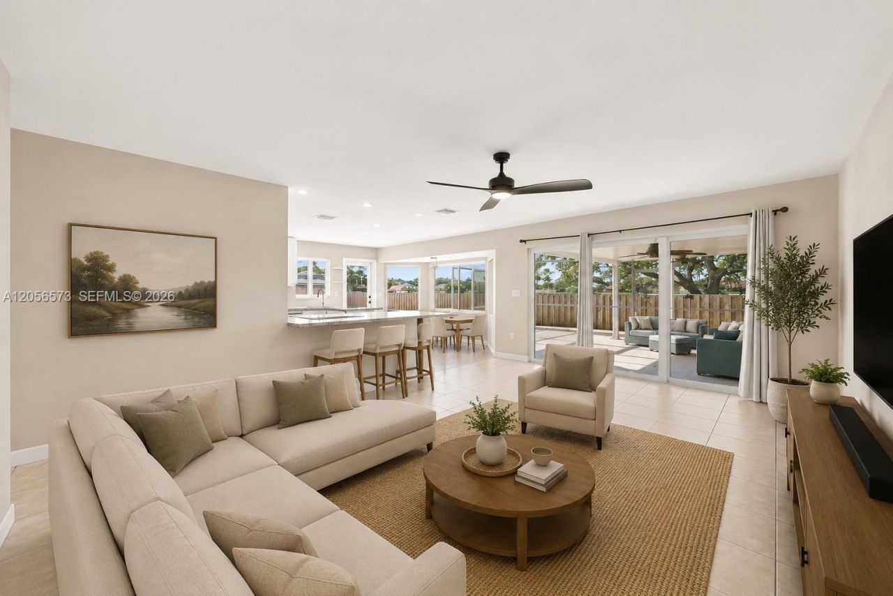 8406 NW 201st St, Hialeah, FL 33015 Photo