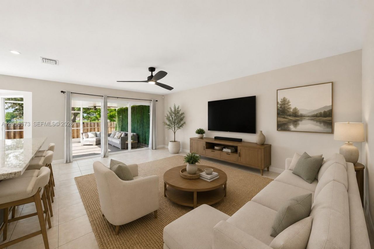 8406 NW 201st St, Hialeah, FL 33015 Photo