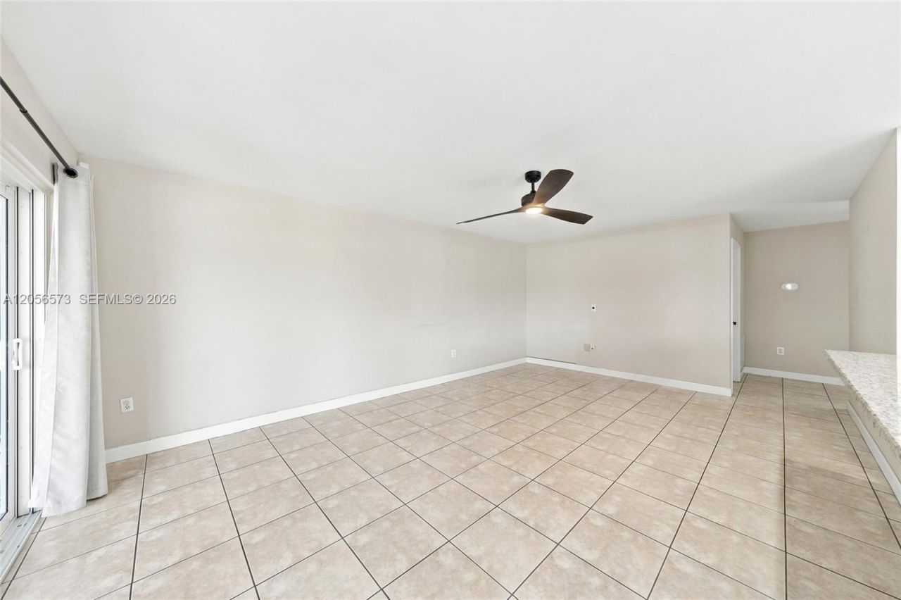 8406 NW 201st St, Hialeah, FL 33015 Photo