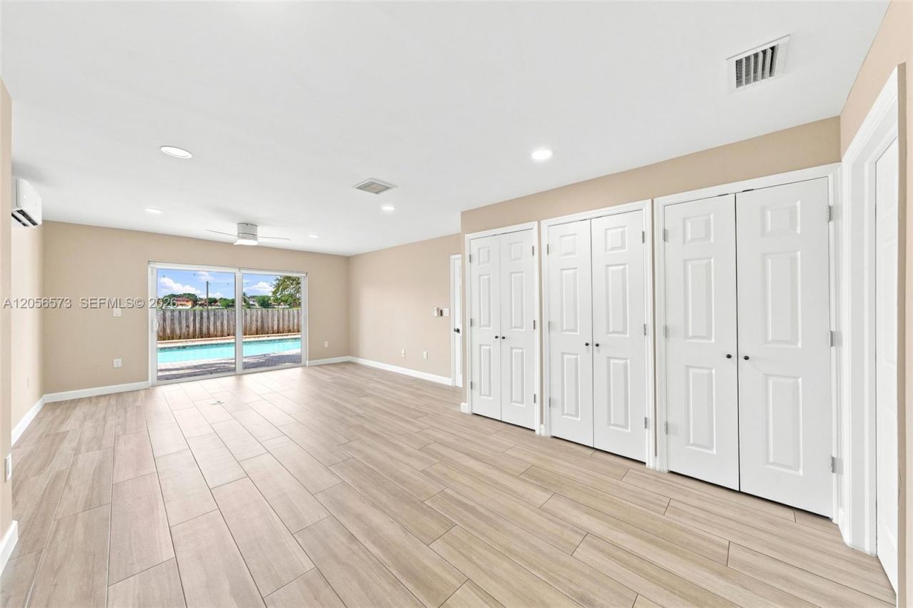 8406 NW 201st St, Hialeah, FL 33015 Photo