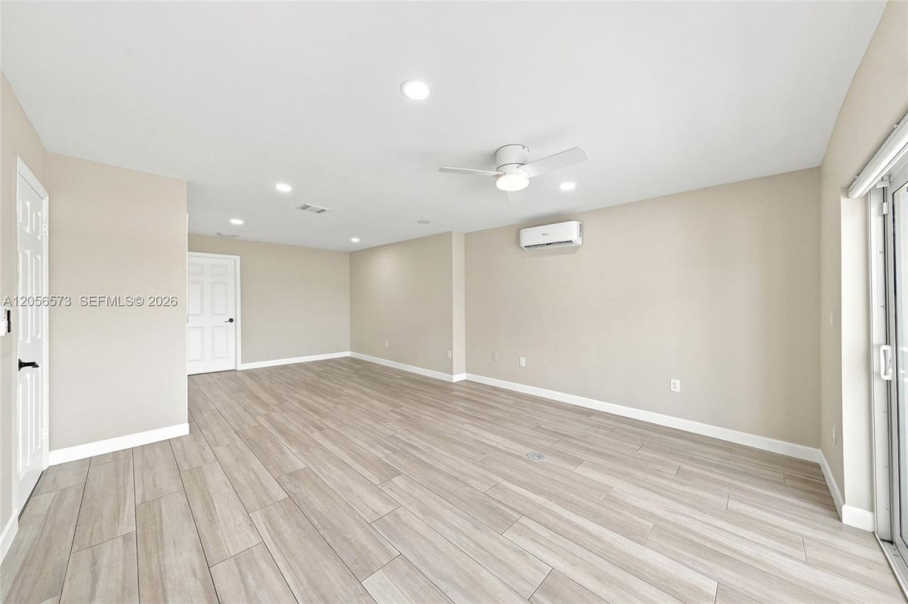 8406 NW 201st St, Hialeah, FL 33015 Photo