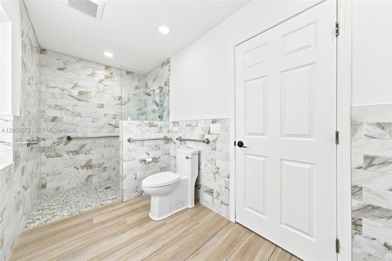 8406 NW 201st St, Hialeah, FL 33015 Photo