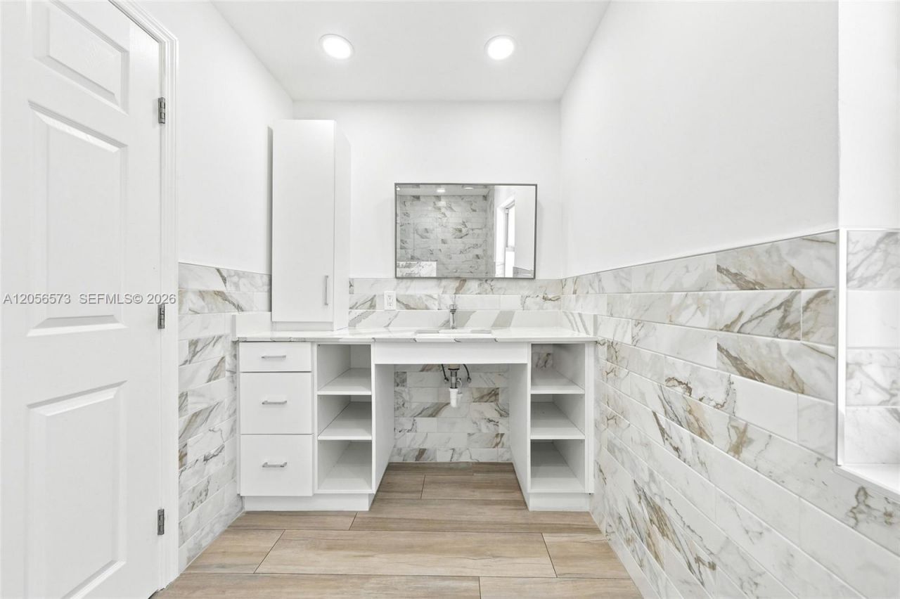 8406 NW 201st St, Hialeah, FL 33015 Photo