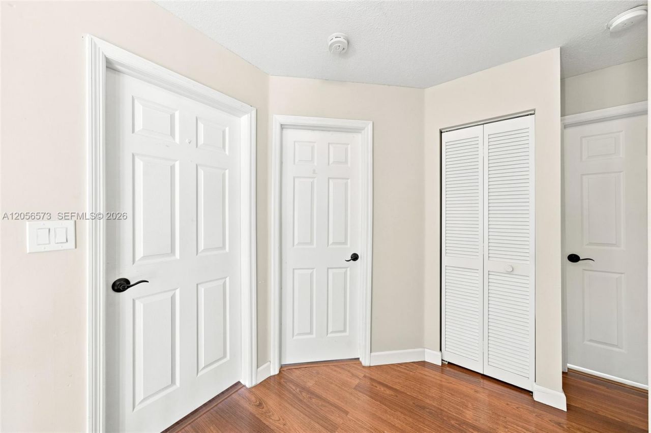 8406 NW 201st St, Hialeah, FL 33015 Photo
