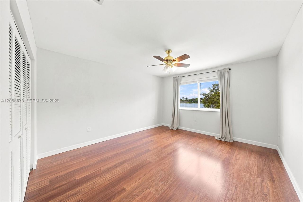 8406 NW 201st St, Hialeah, FL 33015 Photo