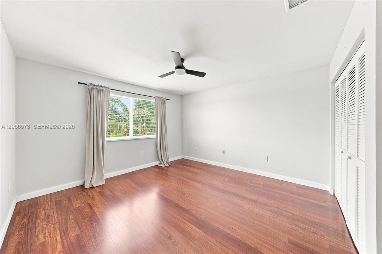 8406 NW 201st St, Hialeah, FL 33015 Photo