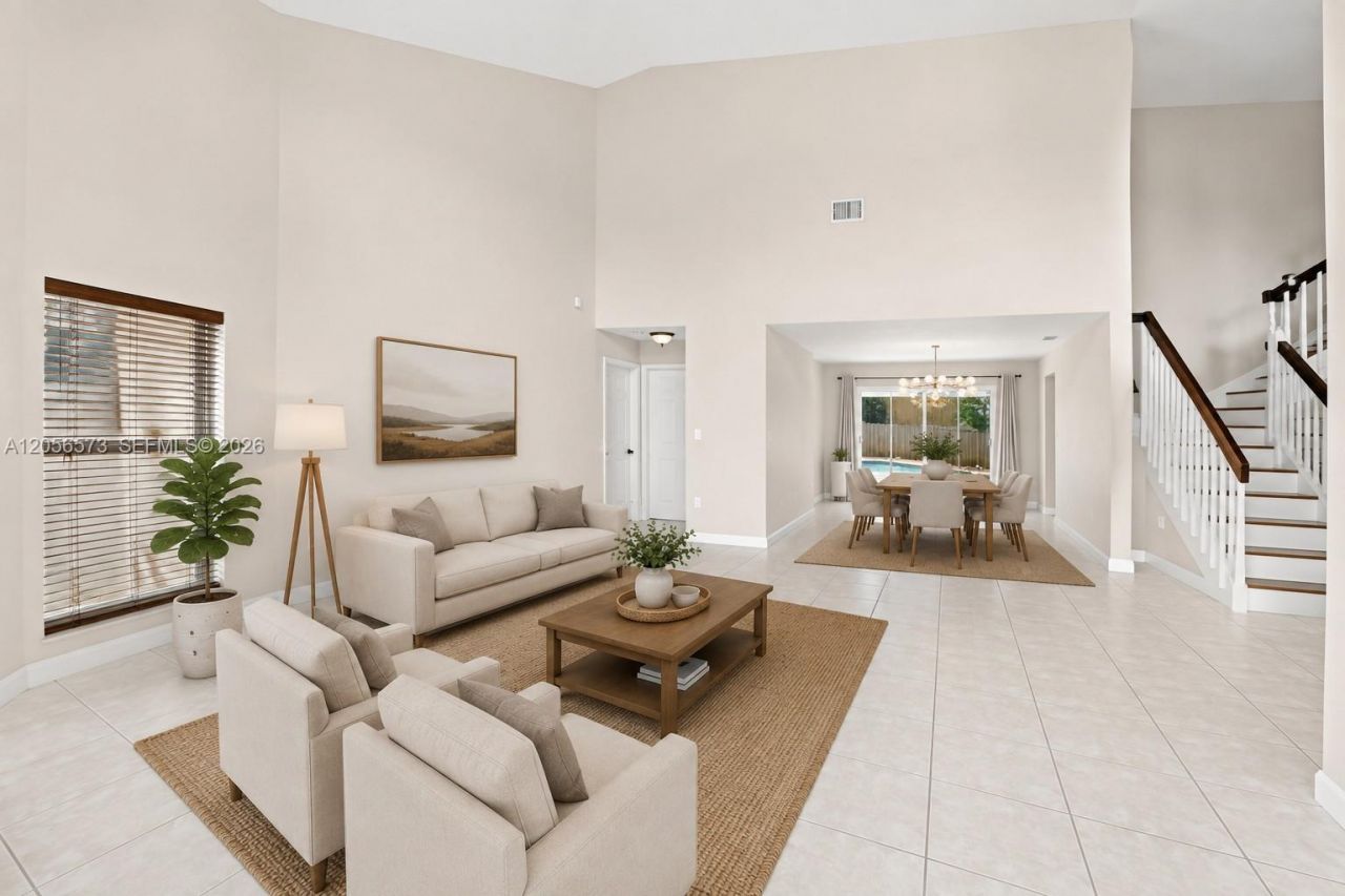 8406 NW 201st St, Hialeah, FL 33015 Photo