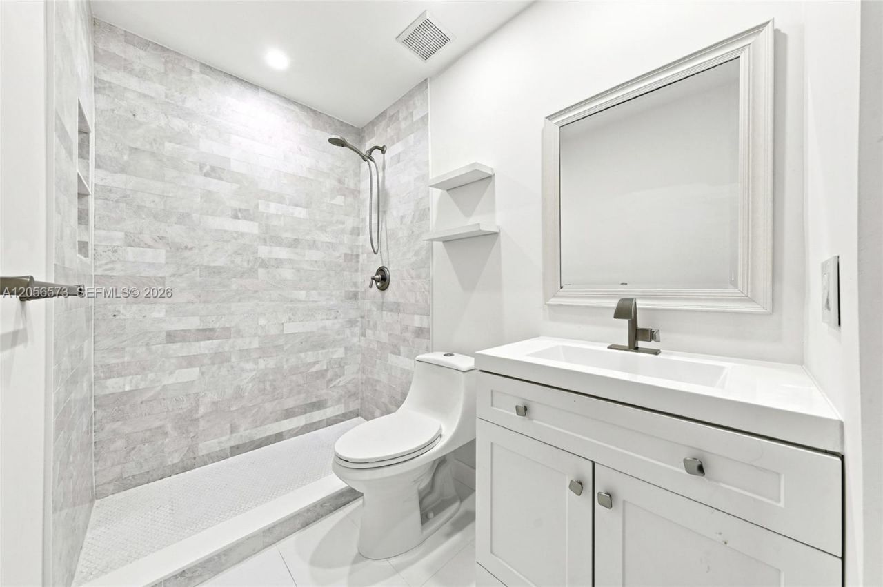 8406 NW 201st St, Hialeah, FL 33015 Photo
