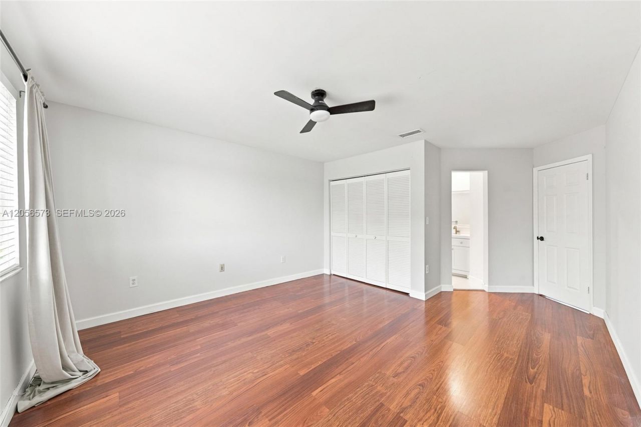 8406 NW 201st St, Hialeah, FL 33015 Photo
